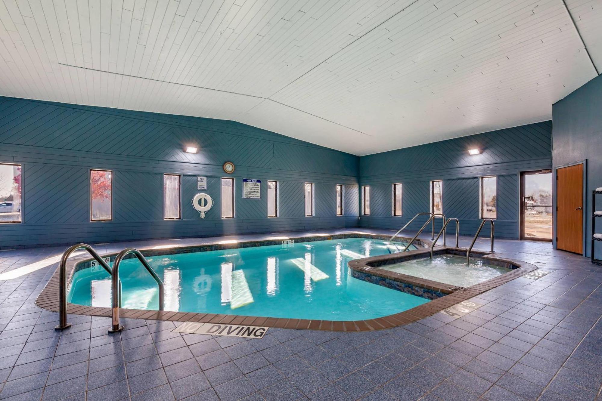 Quality Inn New London Экстерьер фото