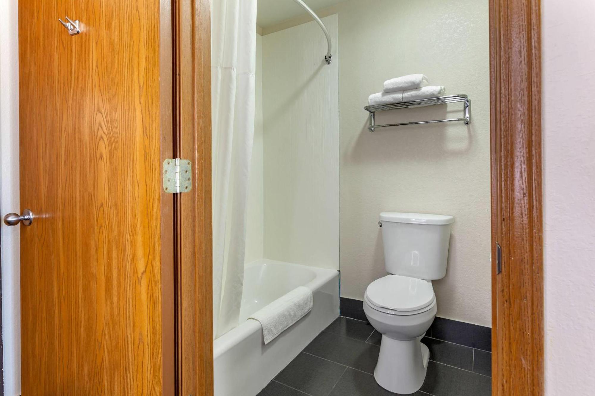 Quality Inn New London Экстерьер фото