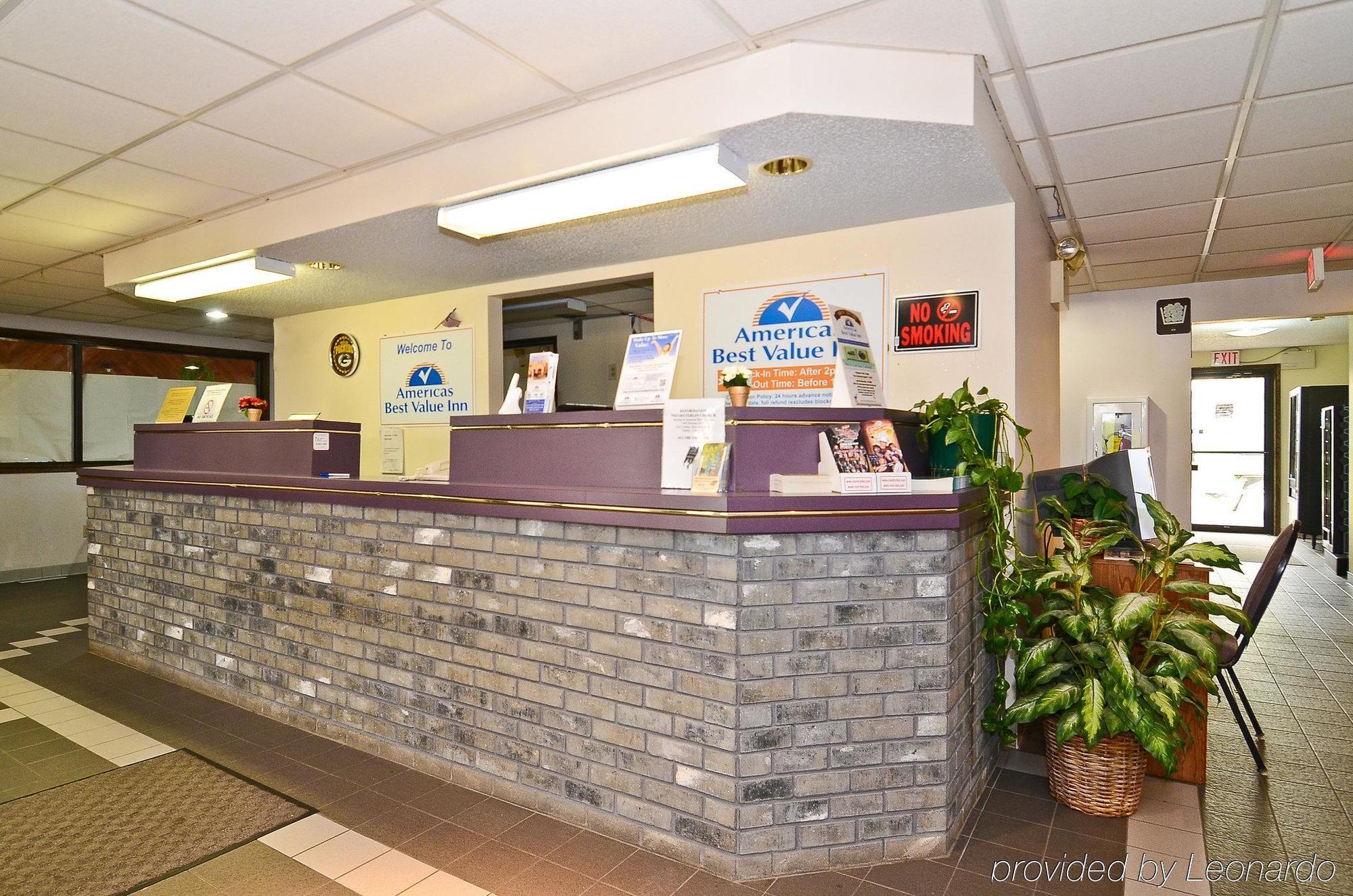 Quality Inn New London Интерьер фото