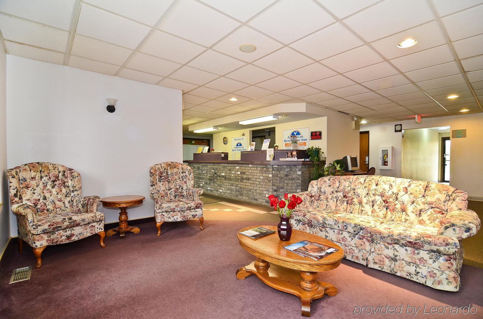 Quality Inn New London Интерьер фото