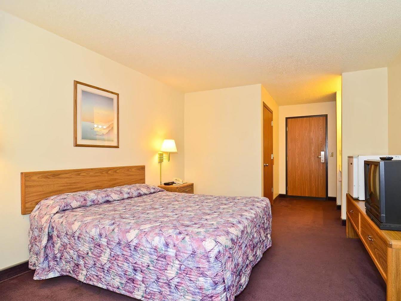 Quality Inn New London Экстерьер фото